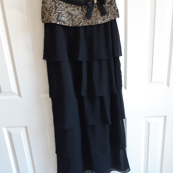 Beautiful full length gown size 8 - Picture 6 of 15